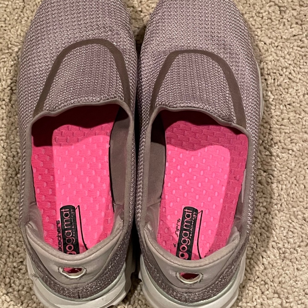 Sketchers slip on sneakers